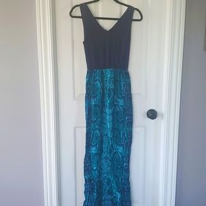 Sleeveless snake print Maxi
